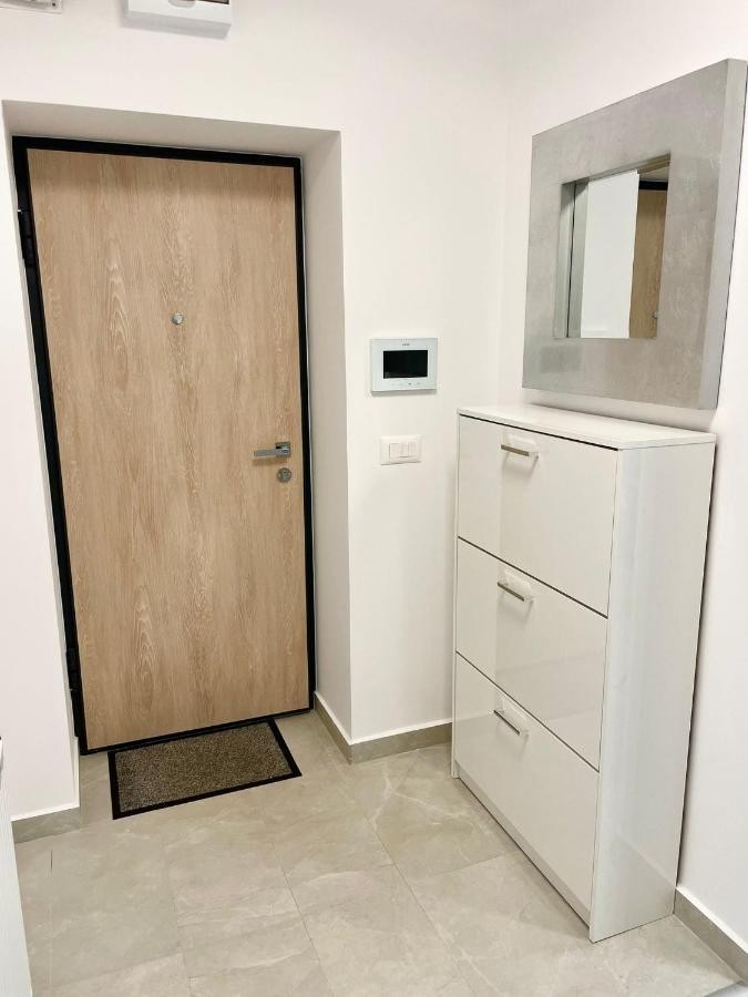 Hils Pallady Apartament Lyly Boekarest Buitenkant foto
